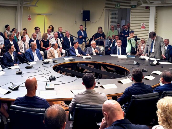 RICONOSCIMETO ED ENCOMIO DEL CONSIGLIO REGIONALE DELLE MARCHE A EDILCASA CACCAMO SRL